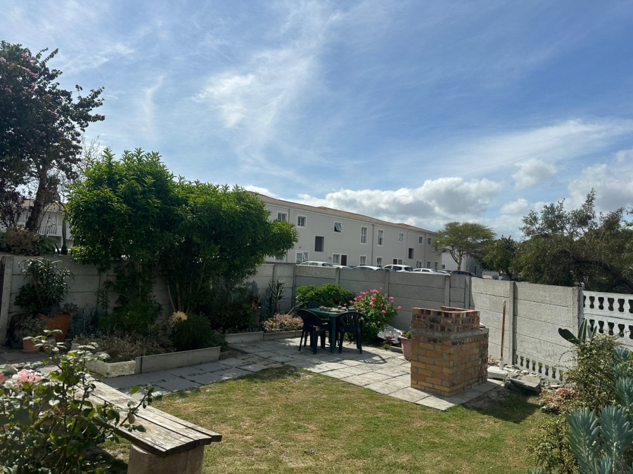 2 Bedroom Property for Sale in Parklands Western Cape